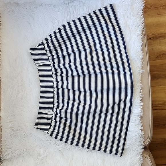 Short skirt with pockets Navy and White - Picture 2 of 5